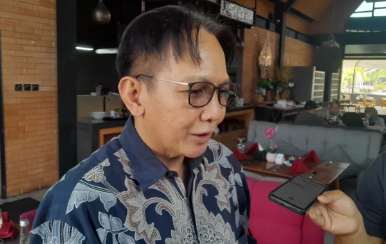 Suasana kegiatan Diskusi Budaya yang dihadiri oleh pejabat Kementerian Kebudayaan dan anggota Komisi X DPR RI di Cipanas, Kabupaten Garut.