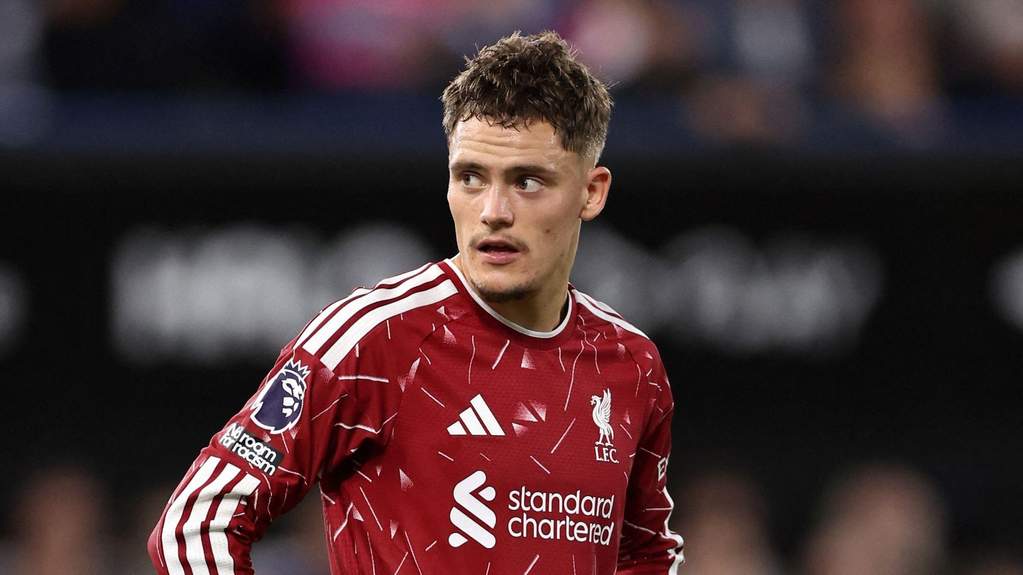 Gelandang serang Liverpool Florian Wirtz tampak kecewa di atas lapangan hijau saat melakoni laga lanjutan Liga Inggris.