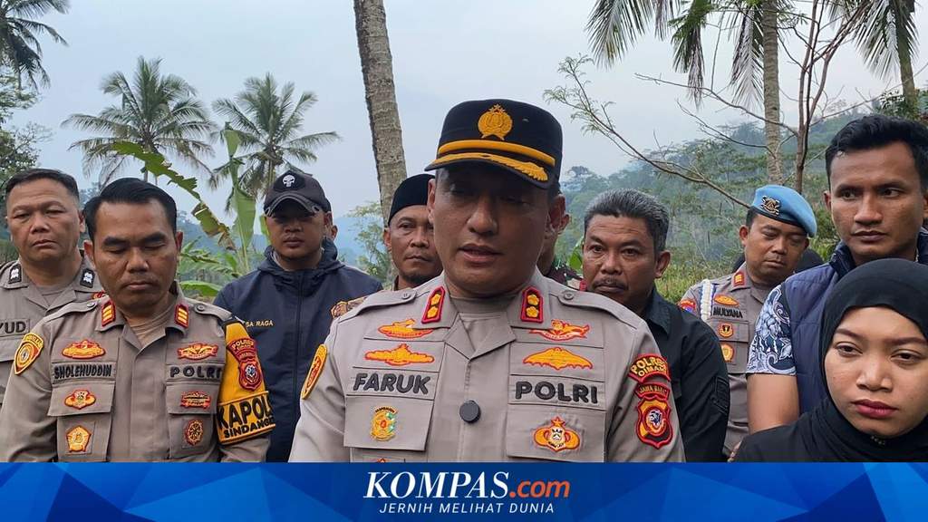 Kantor Kepolisian Resor Cimahi saat konferensi pers pengungkapan kasus penganiayaan anak di bawah umur oleh ayah kandung.