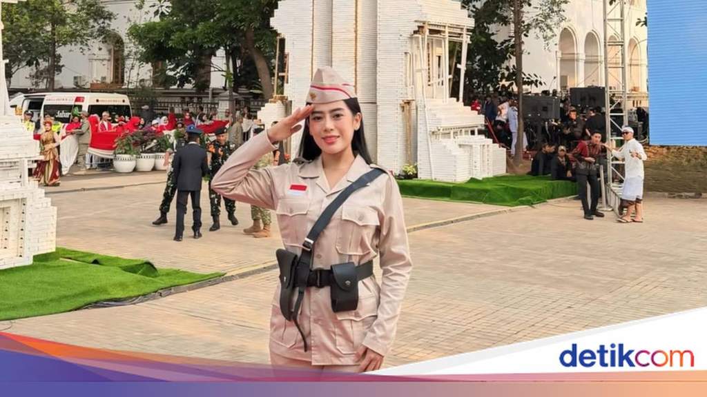 Potret penyanyi Kanaya Whu saat tampil membawakan lagu dalam rangkaian peringatan HUT RI di Bandung beberapa waktu lalu.