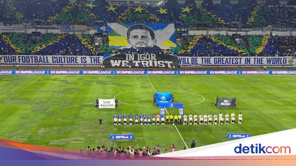 Suasana antusiasme para pendukung Persib Bandung atau Bobotoh saat mengikuti kegiatan nonton bareng di salah satu titik Kota Bandung.