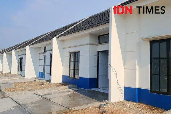 Suasana perumahan bersubsidi dengan deretan rumah tipe 36 yang rapi di kawasan Kuningan, Jawa Barat.